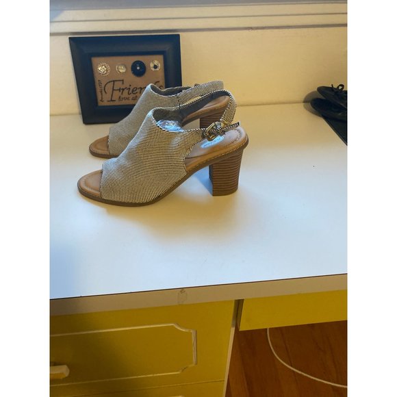 Tan & Black Heels Bootie Sandals 10 - Picture 2 of 3